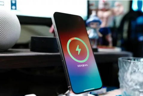 和县苹果15换屏服务分享用什么充电器给iPhone15充电更好 